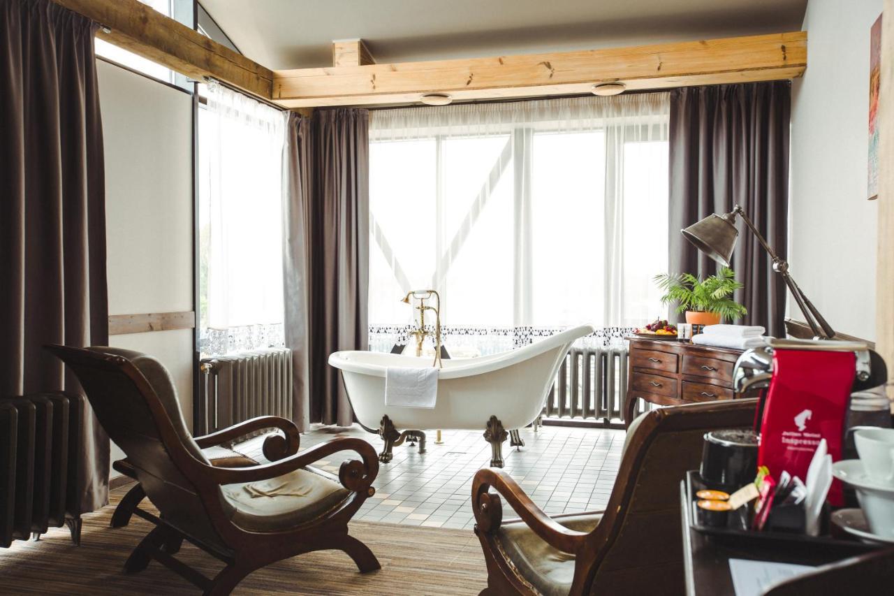 Promenade Hotel Liepaja Ngoại thất bức ảnh A suite at the Hotel de la Poste