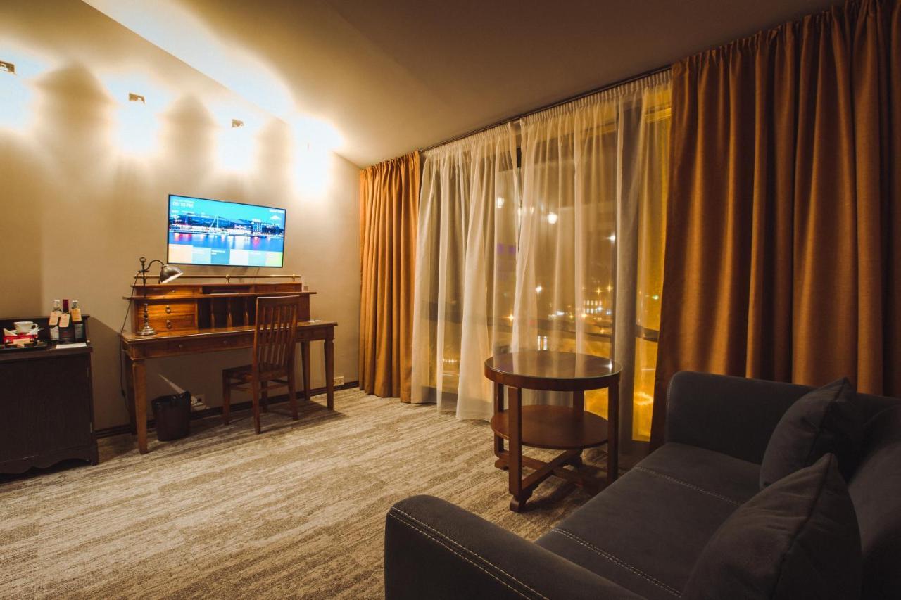 Promenade Hotel Liepaja Ngoại thất bức ảnh A living room in a hotel
