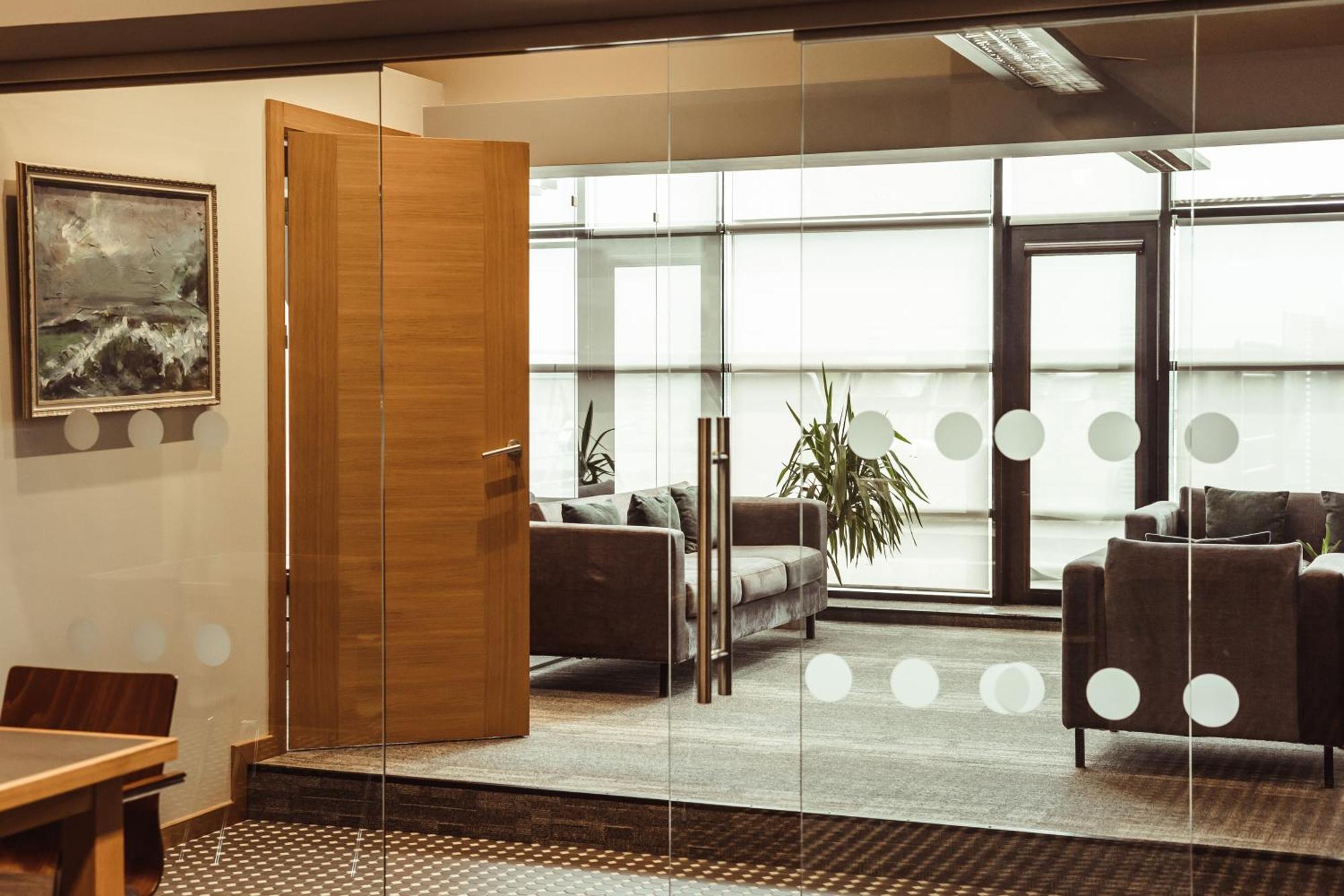 Promenade Hotel Liepaja Phòng bức ảnh A modern office